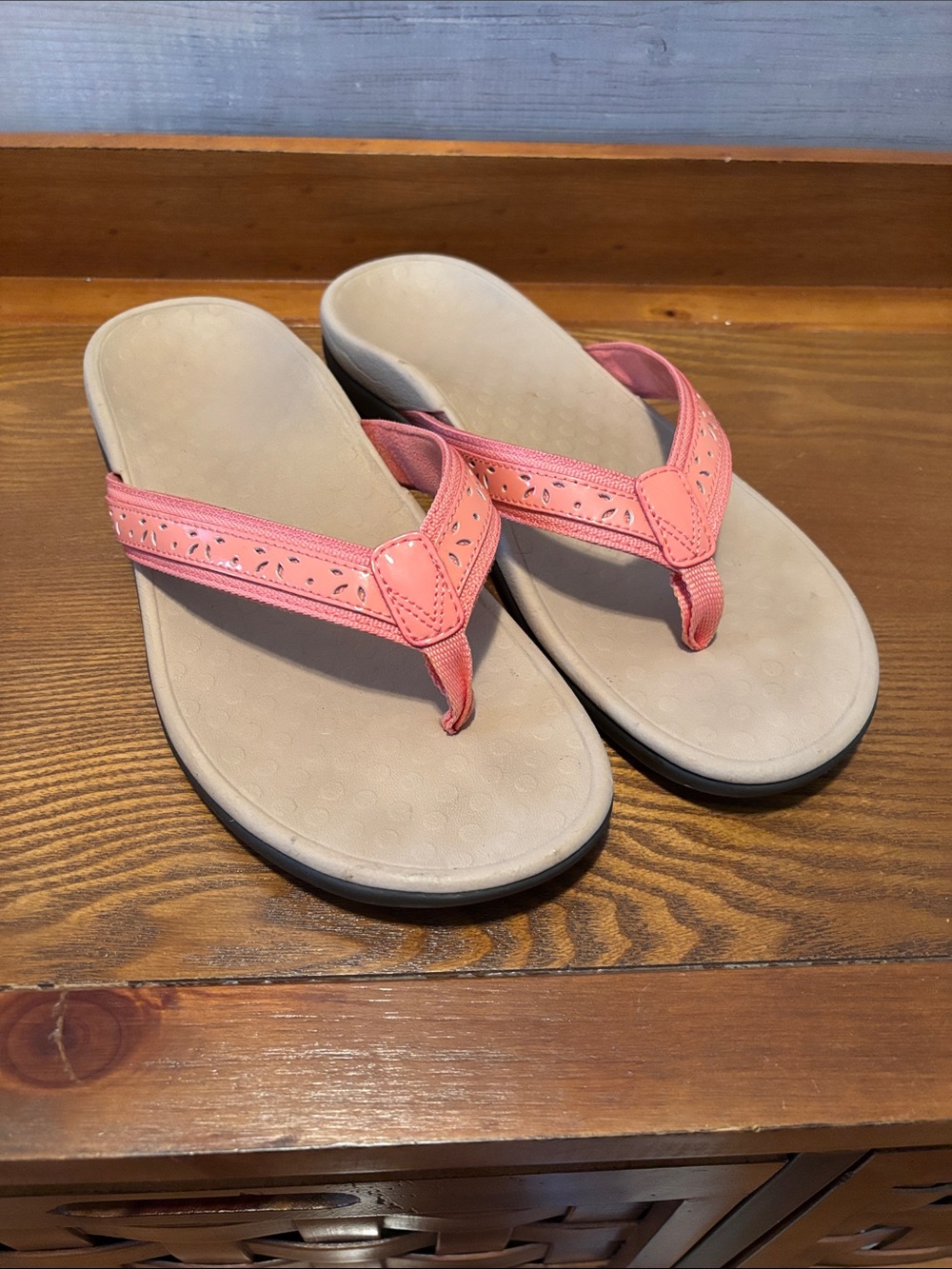 VIONIC SANDALS in Light Coral Size 10